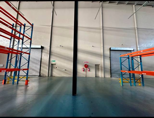 3,234M² WAREHOUSE FOR SALE IN COSMO BUSINESS PARK